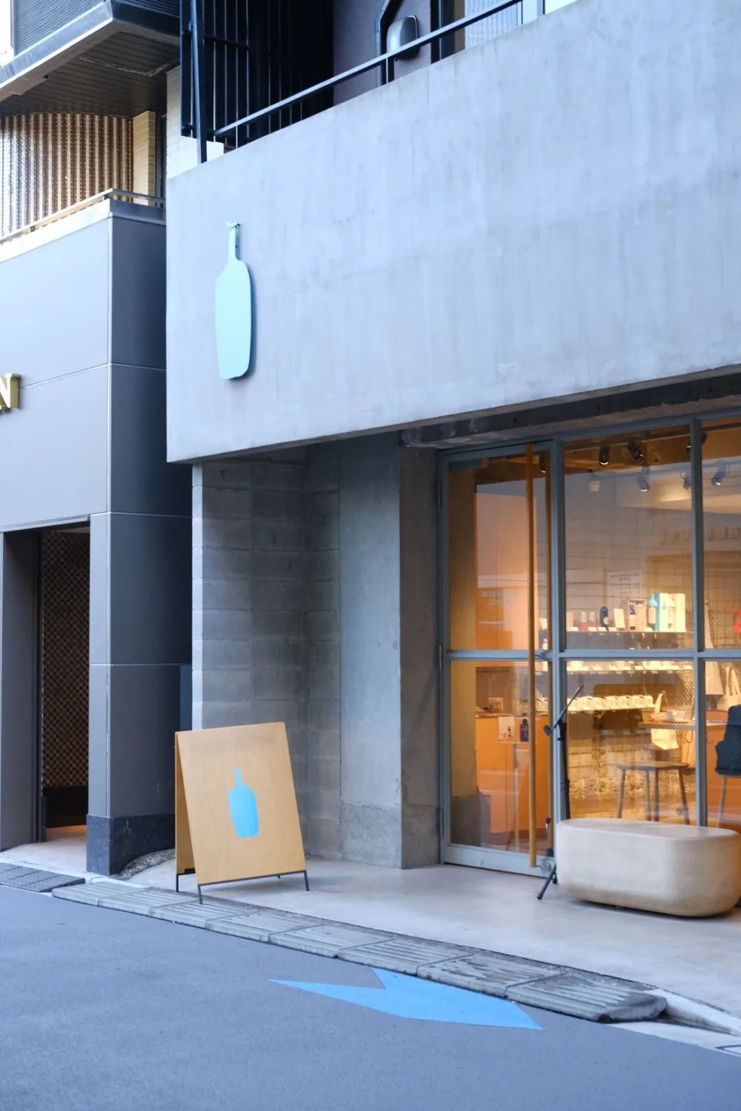 坐在池袋的咖啡店，想起点将台的燕子风铃