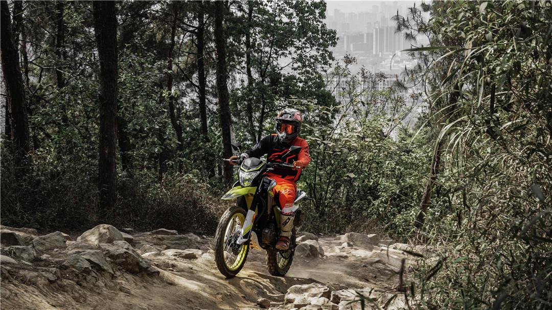 能上路的250cc摩托跑车,能跑250迈左右的摩托车