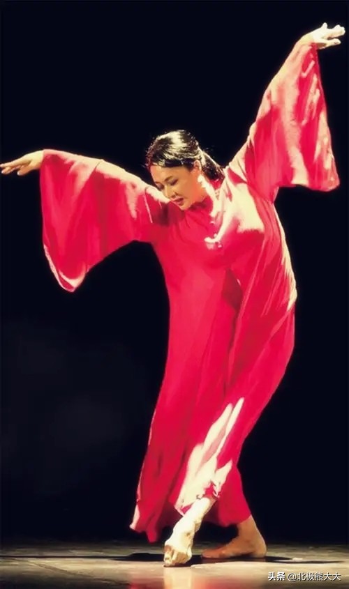 “变性人”金星的双性人生：娶过女人也嫁过男人，28岁成为女人