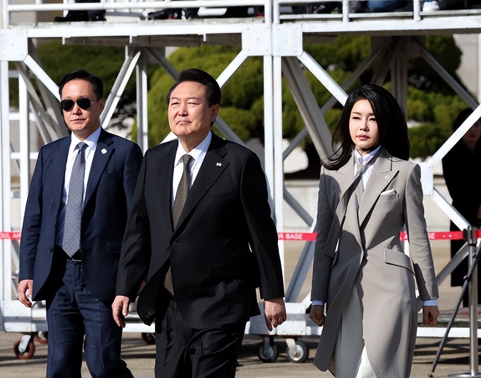 韩国第一夫人访美服装秀,韩第一夫人照片