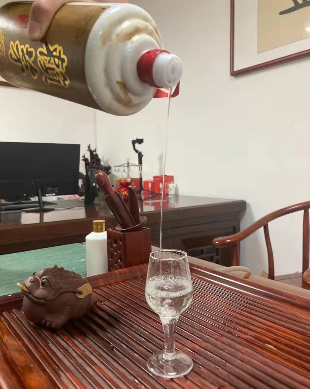 2斤赖茅97香港回归纪念酒多少钱,老酒赖茅97香港回归纪念酒1000ml