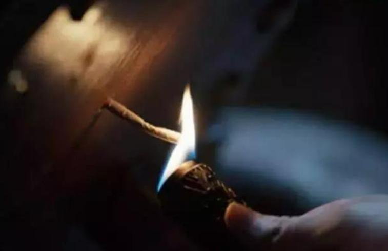 古代的火折子为什么一吹就燃呢,古代火折子为什么吹口气就能点燃