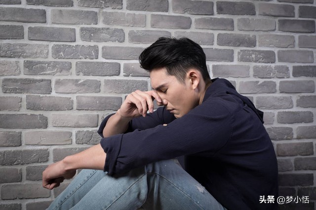 外甥患病大姐让我给10万，我刚想答应，老婆指了指门口，我给1000