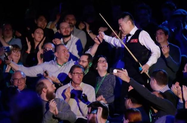 孩子吸吮母亲干瘪的乳房!42年河南饥荒真实场面,比电影残酷十倍