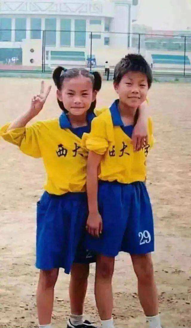 足球运动员王霜,王霜被谁养大的