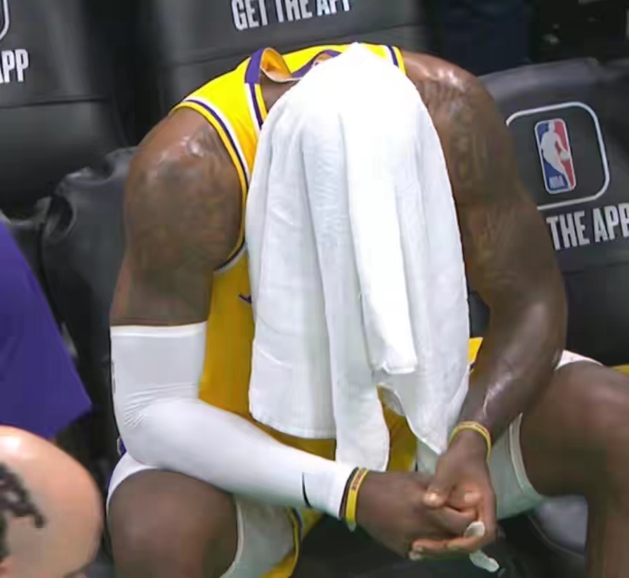 湖人被裁判针对,湖人大胜勇士裁判惹争议