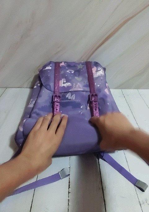 给小孩买奥特曼书包,给孩子们买奥特曼