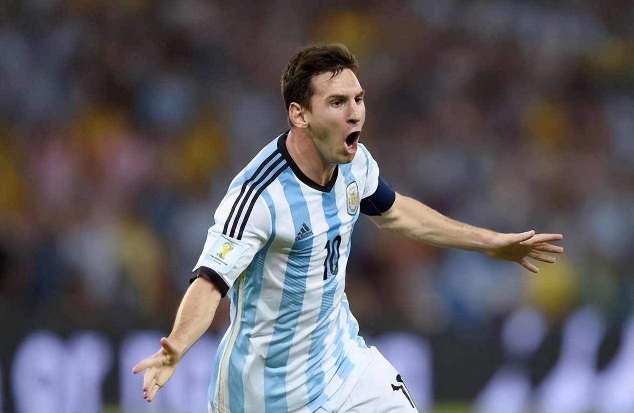 从侏儒少年到球王,从侏儒症到球王