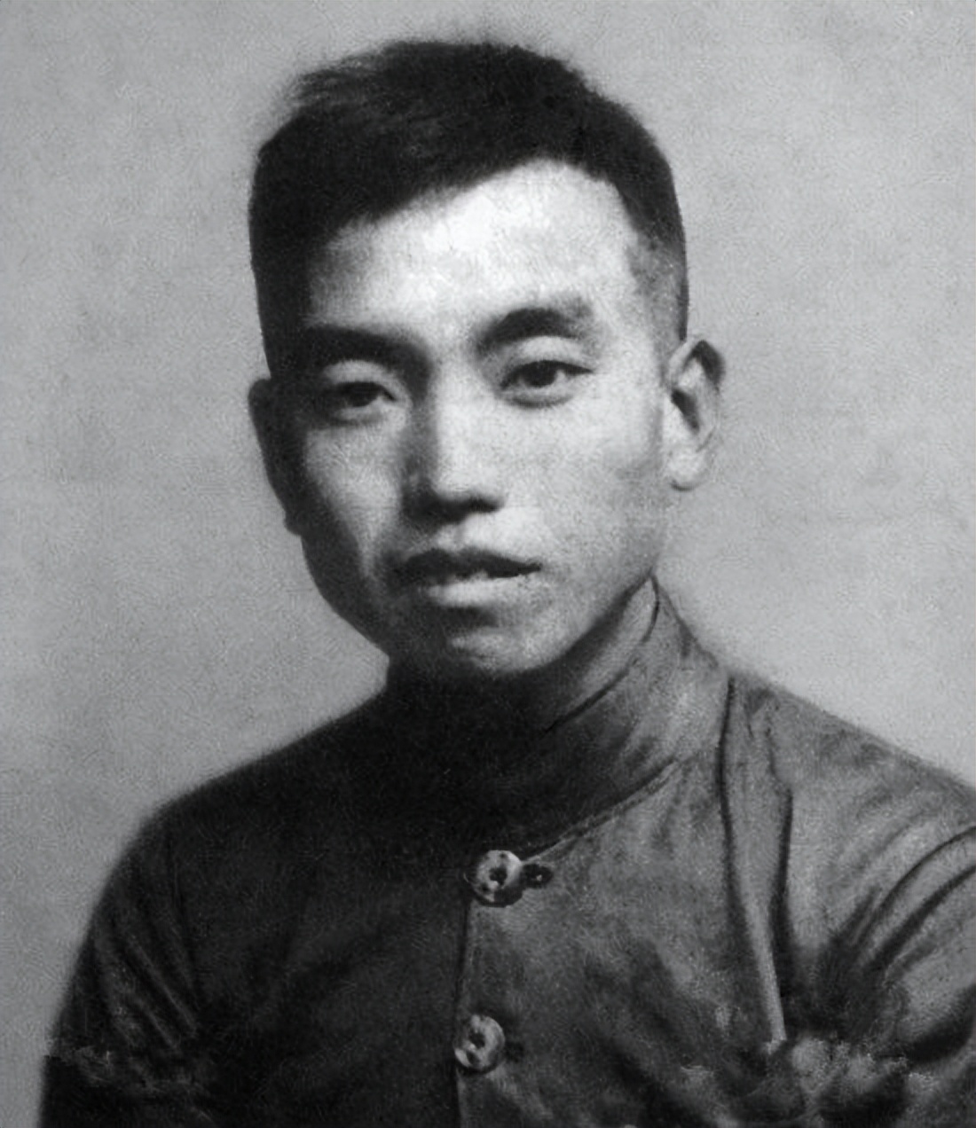 八路军6个师长只有他没成为元帅，晚年担任副主席，儿子是将军