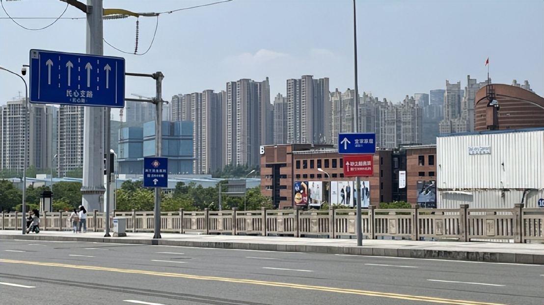 杨家坪中迪广场什么时候停工,烂尾楼复工隐患