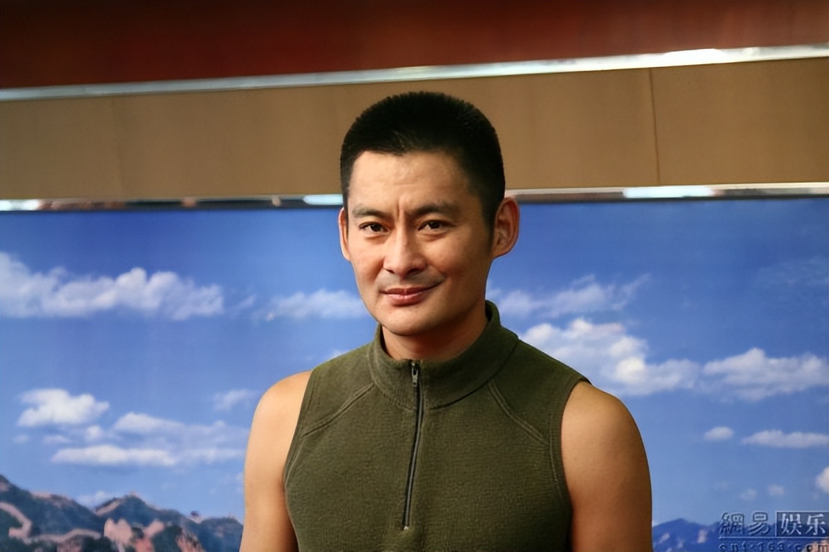 景岗山个人近照,景岗山年轻个人资料