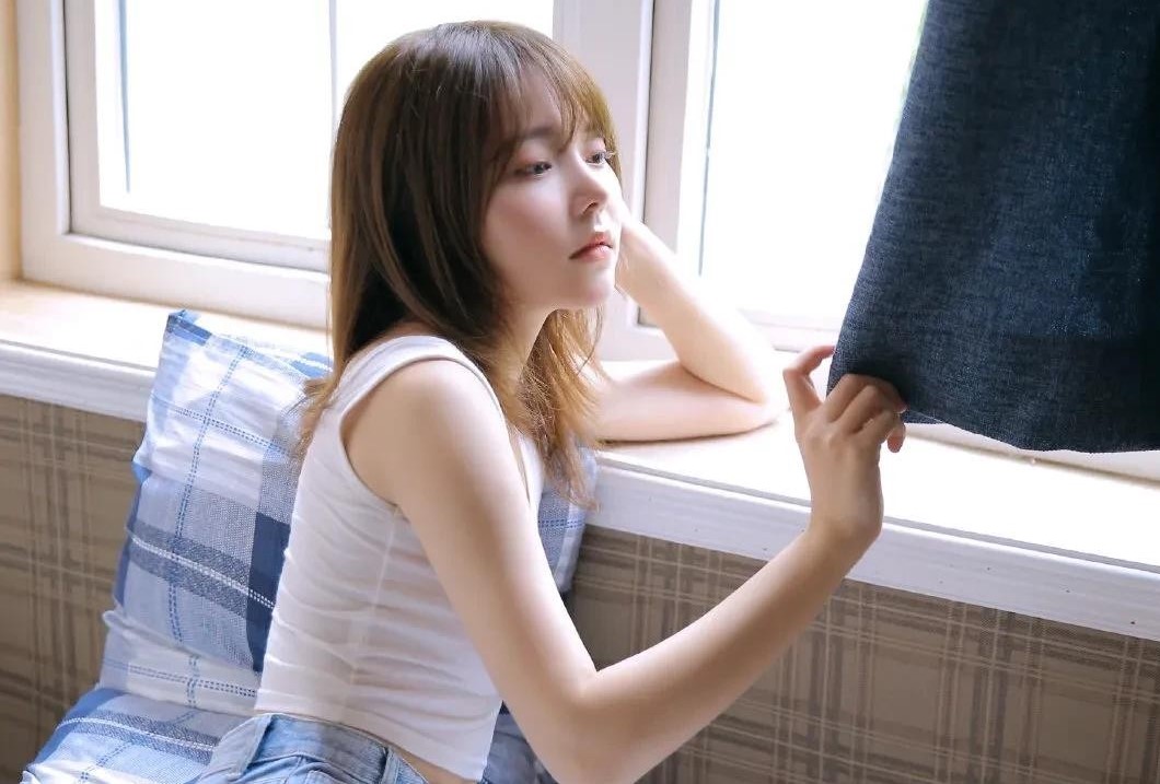 一般和女生聊天开场白怎么聊的,第一次和女生聊天如何开场白