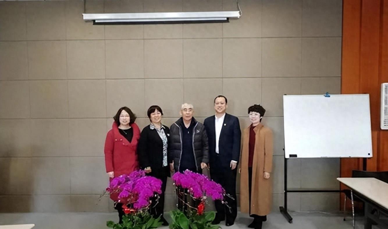 干尽傻事，却年入200亿！河北最“变态”超市，胖东来都服气