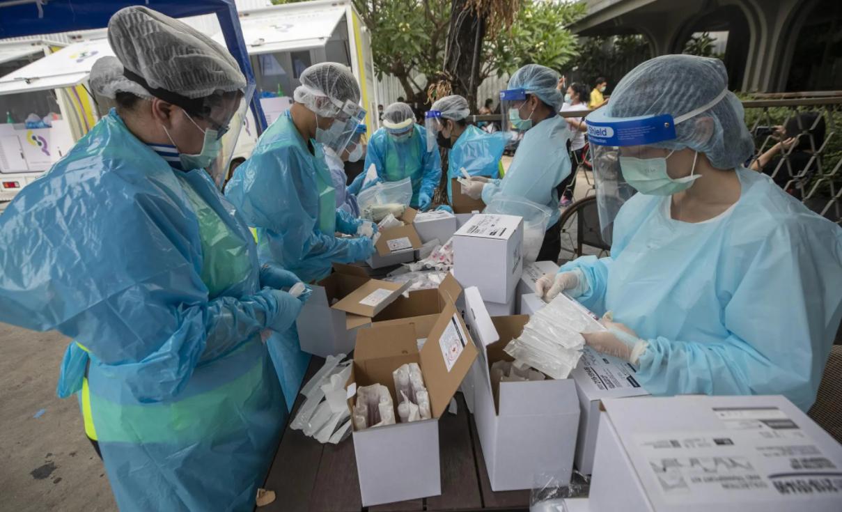 印度警察硬核执法现象,印度警察木棍执法反被反击