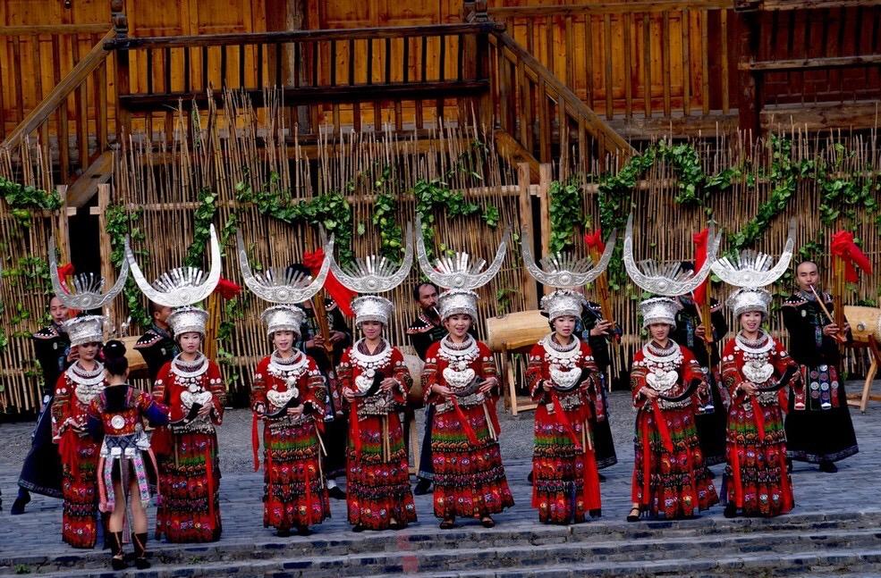 贵州西江千户苗寨最新视频,西江千户苗寨的大妈