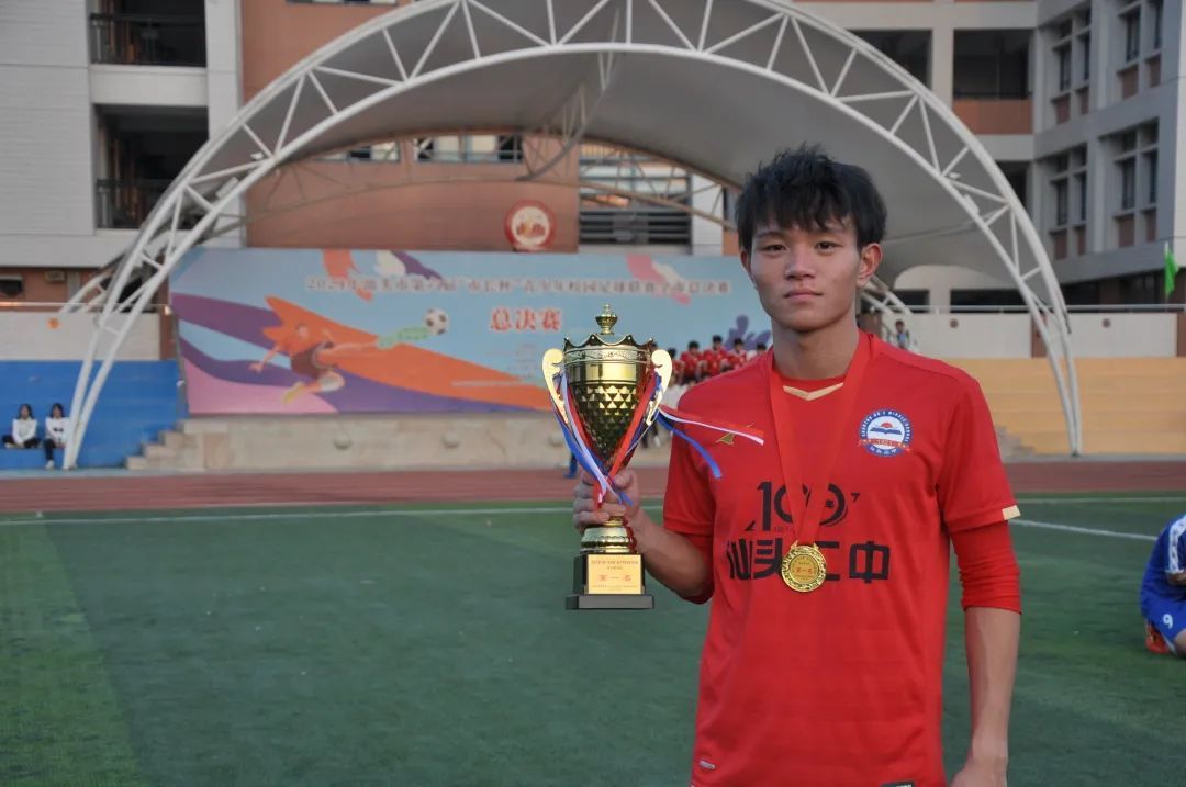 校园足球|汕头市第二中学黄鑫跃、郑铠敏：只有团队的赢才是赢