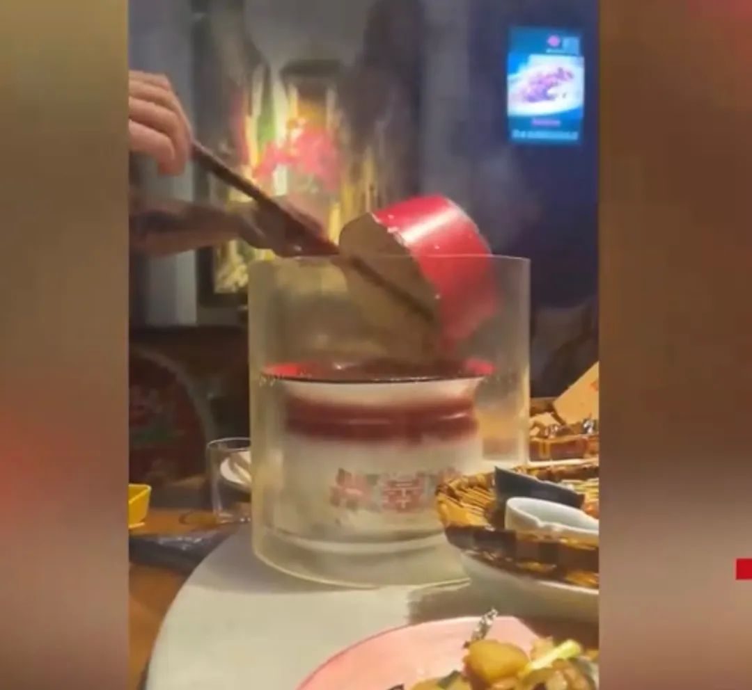 全网疯传的“章鱼拿铁”事件，正在恶心中国年轻人