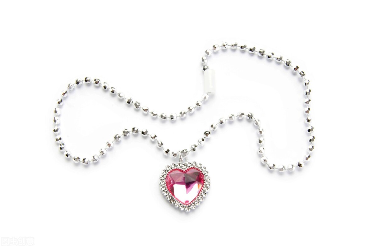 其他男生送自己女朋友礼物,男生送女朋友什么礼物好