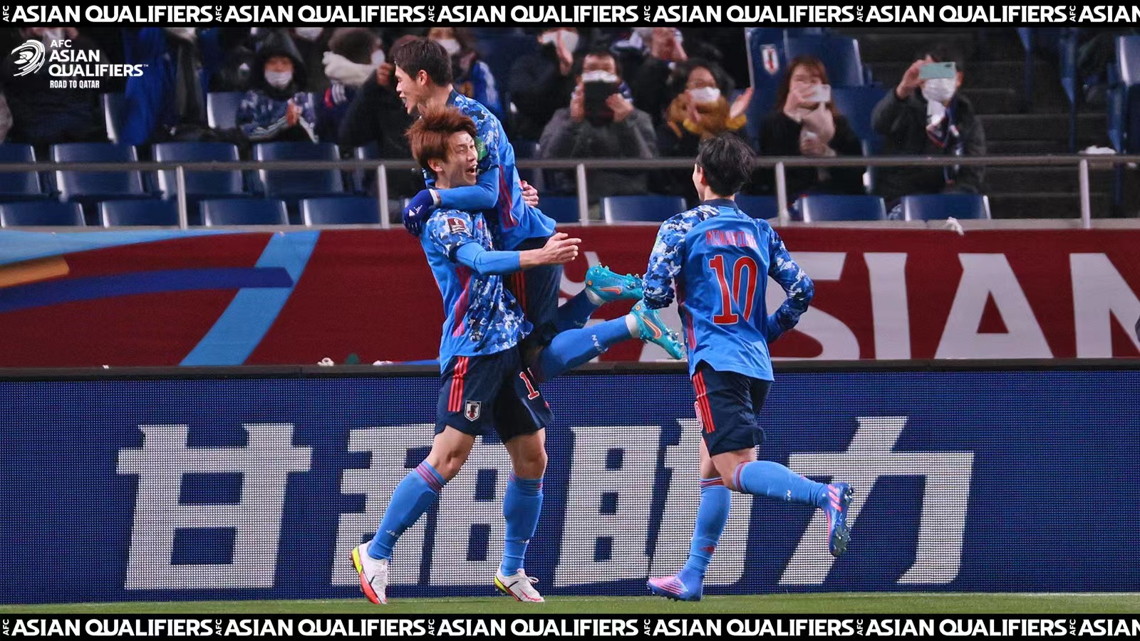 东亚四强赛中国3:3日本,京媒评0比7输日本