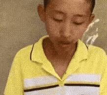 一哥们在殡仪馆守灵，闲着无聊，半夜用手机搜附近的人