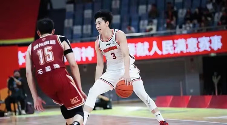 广东宏远胡明轩最新消息,广东宏远赛后发布会球员胡明轩