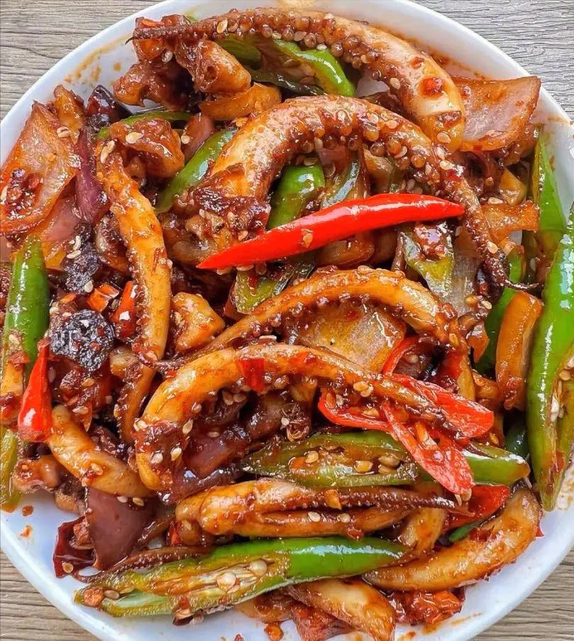 鱿鱼怎么用平底锅清蒸比较好吃,鱿鱼清蒸是凉水下锅还是热水下锅