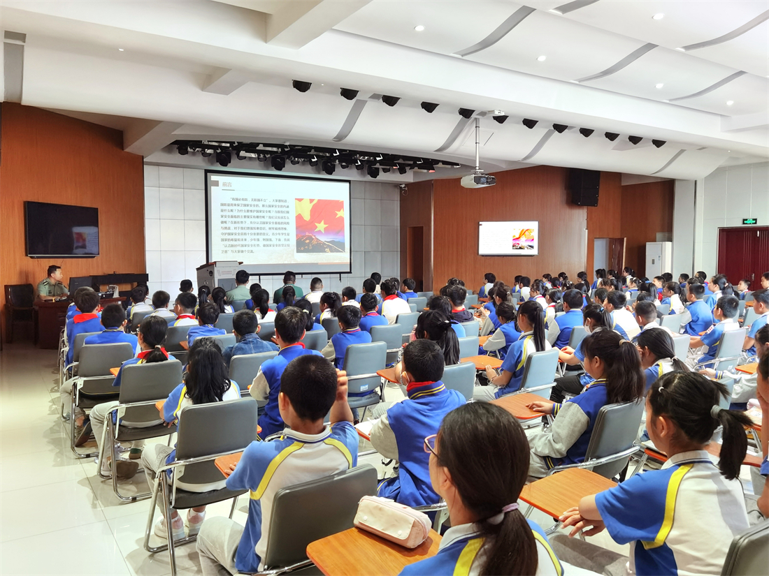 国防教育进校园激励学生爱国,六安国防教育点亮学子爱国心