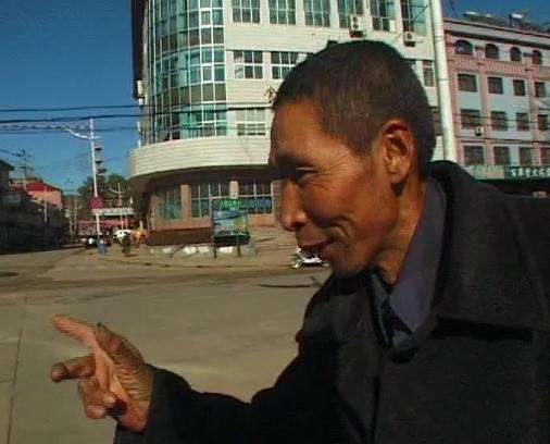 2005年,吉林山村尴尬事,村民深夜睡觉总尿床,老人:真丢人怎么见人