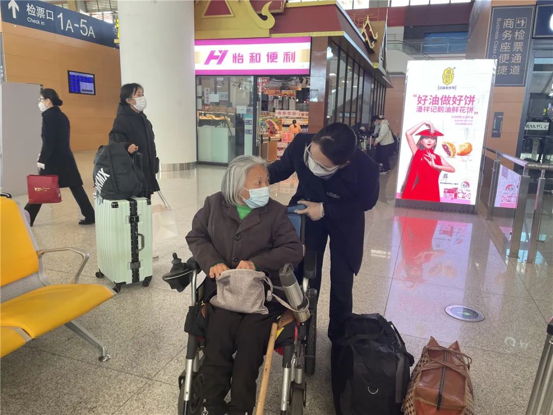 昆明南站的服务中心在哪里,昆明南站贵宾服务