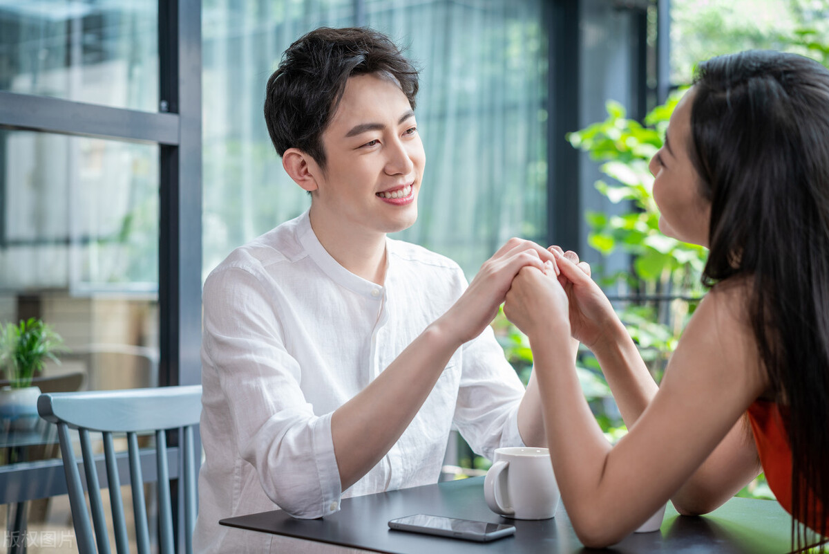别人哄女友都买衣服买包包，我闺蜜只要说:去吃好的立马活蹦乱跳