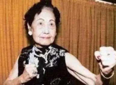 成龙为什么不敢惹洪金宝,成龙的大哥洪金宝