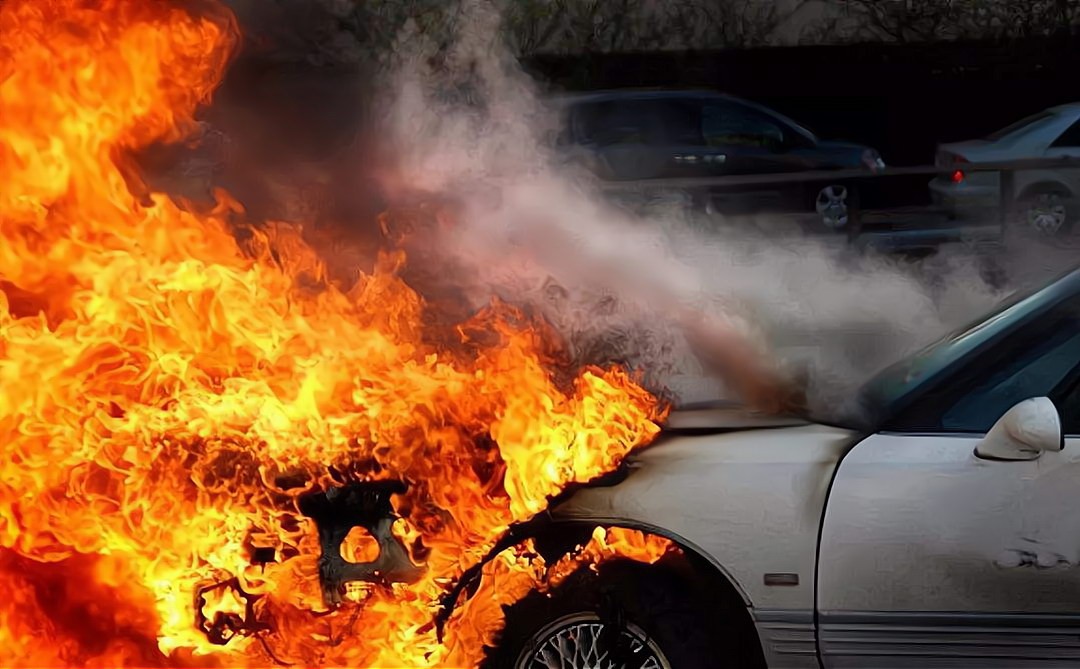 车漆在太阳下暴晒会脱落吗,车在太阳下暴晒会不会爆漆