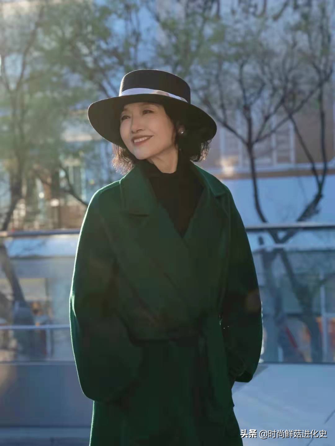 45岁穿什么颜色大衣显年轻气质,40多岁女人穿什么颜色大衣显年轻