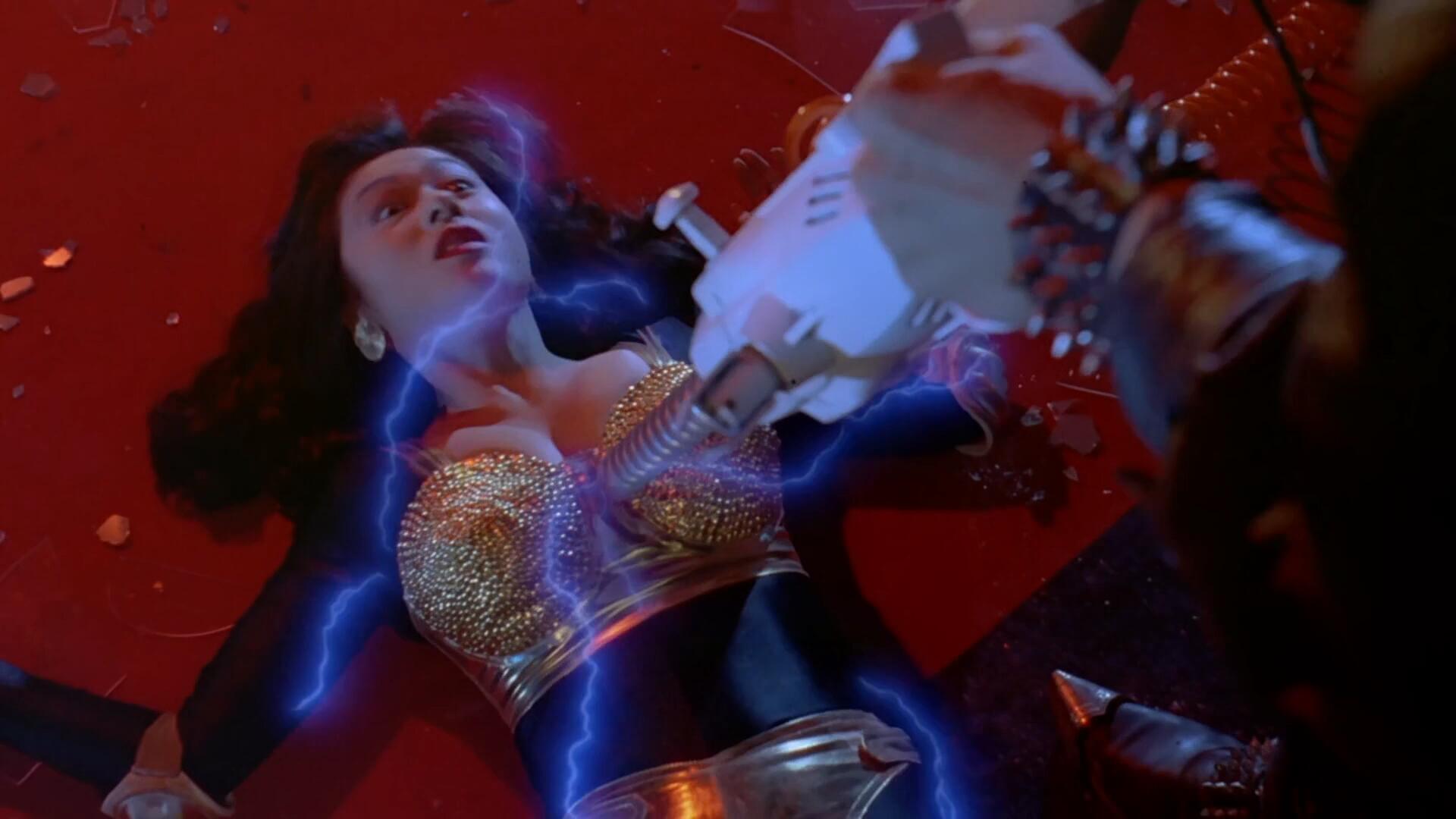 香港科幻大尺度电影，男女机器人的经典对决＃《女机器人》