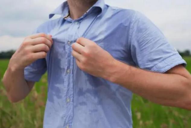 人体的汗液本身是什么味道的,人类身体各部位液体都是什么味道