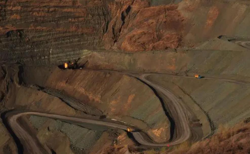 中国现开采最大煤矿,中国最深的露天煤矿深坑