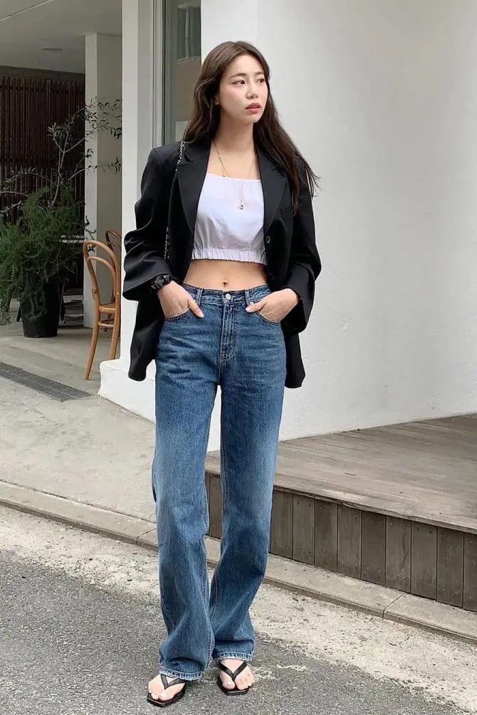 直筒牛仔裤小白鞋穿搭,小白鞋牛仔裤秋冬穿搭图片