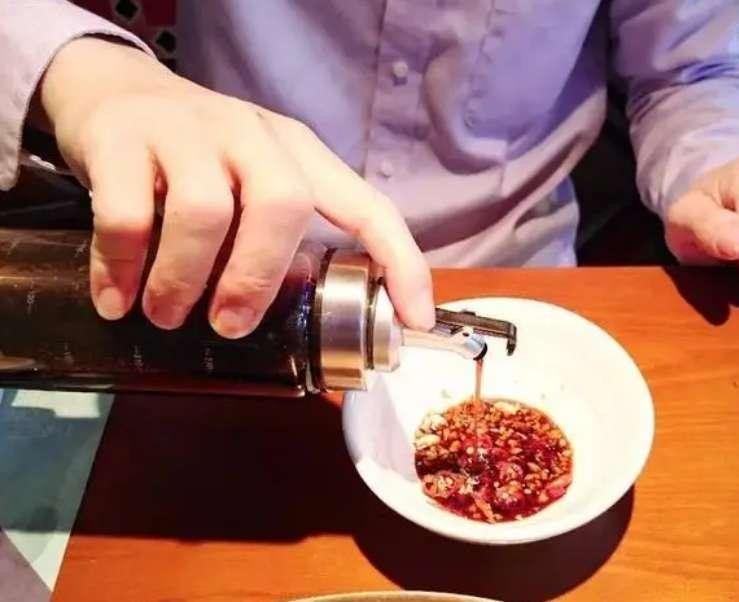 鼻毛为什么经常窜出来,鼻毛老是长出来是好还是坏