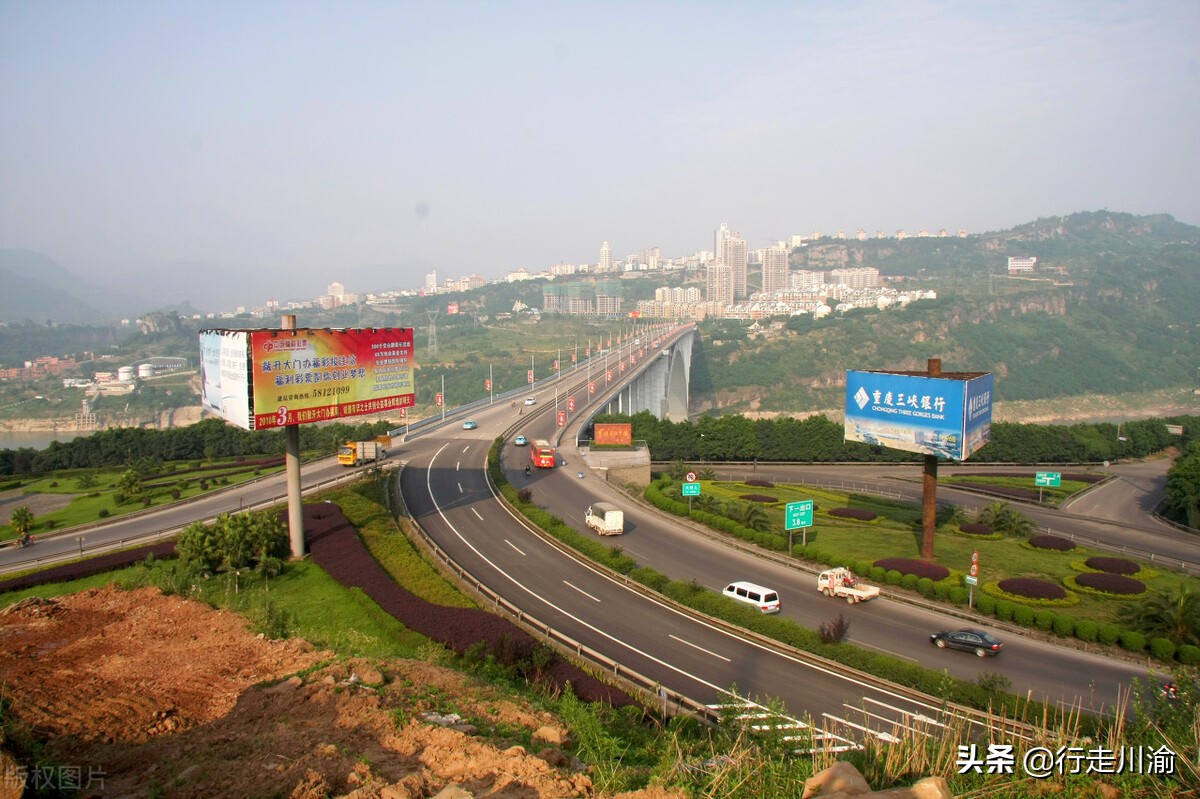 被寄予厚望的万州，距离重庆第二大城市还有多远？