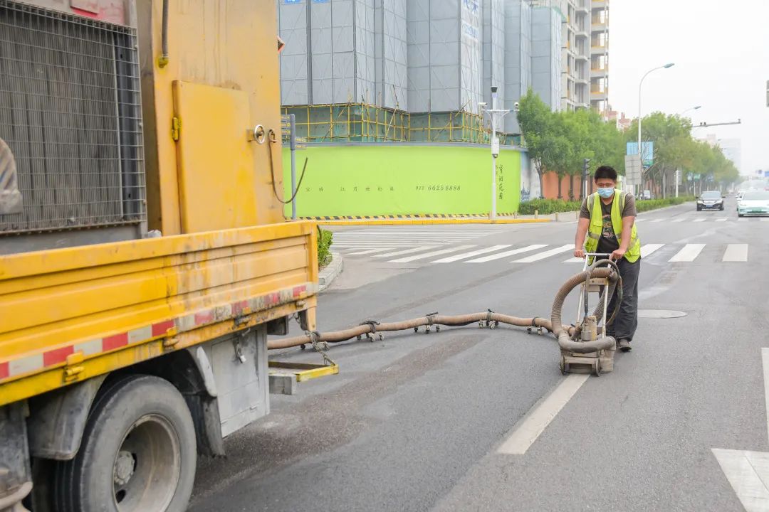 全市首条智能潮汐车道试运行,天津首条智能潮汐车道试运行