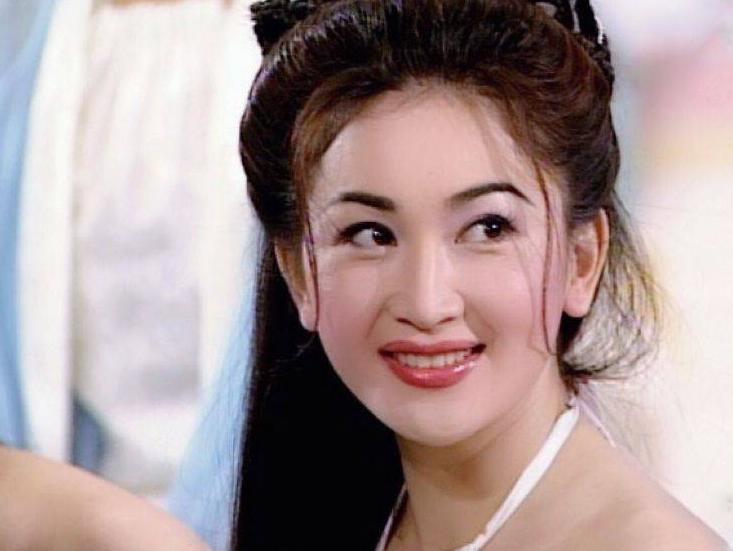 娱乐圈塌鼻子宽鼻翼好看的女明星,塌鼻子也能美出圈