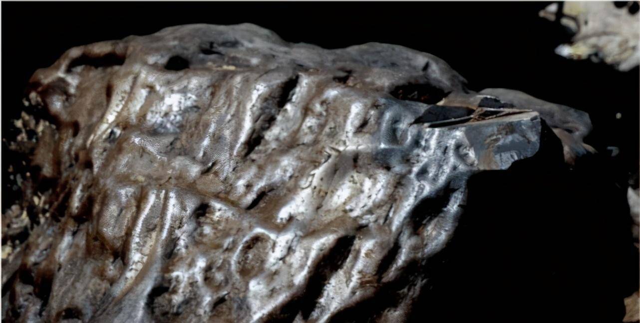 新疆一牧民发现17吨重陨石,最近新疆发现的最贵的陨石