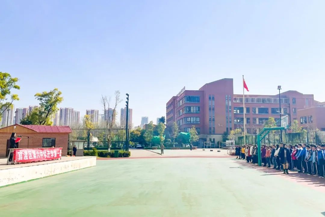 开学季校园展示打卡,开学啦冰墩墩小学生积极向上图片