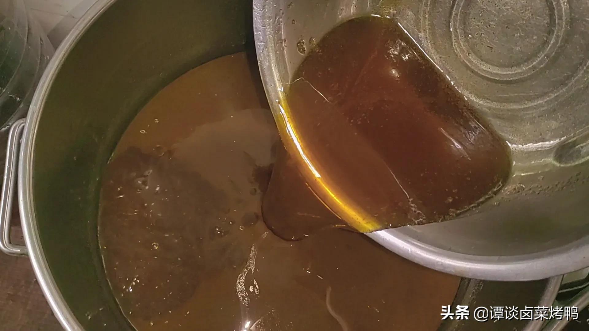 卤菜店师傅教你解决卤水发黑问题,四川卤菜卤水怎么清洗