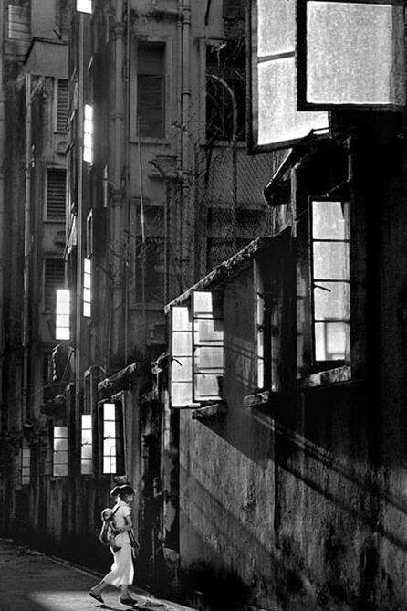 他是华人摄影界传奇，却迫于生计拍三级片…成为“情*电影色**大师”