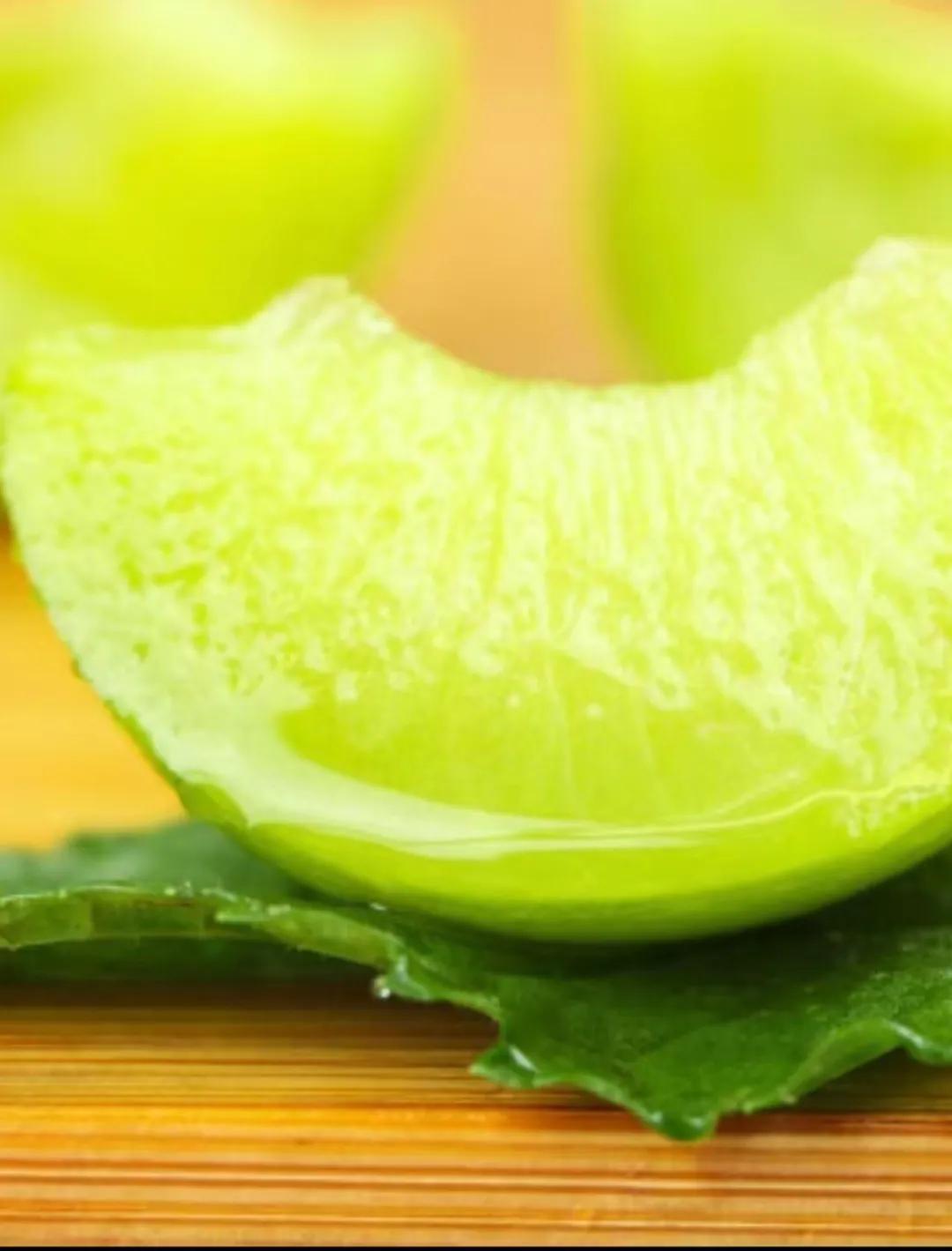 家乡的空心李子,家乡的李子又酸又脆