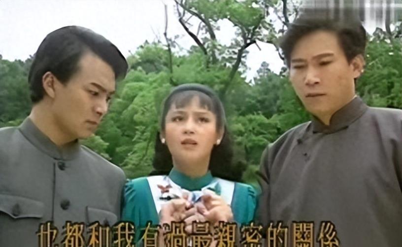 牛角胸罩,诱惑式舔刀尖,这些颠覆三观的镜头,看完让人一言难尽