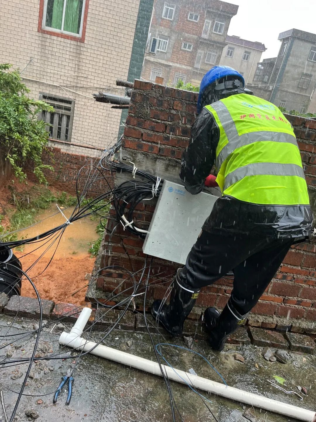 福建防御台风紧急倒计时,救援队支援福建抗击台风