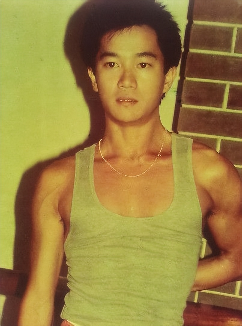 陈百强身材和穿衣风格,陈百强的穿着打扮