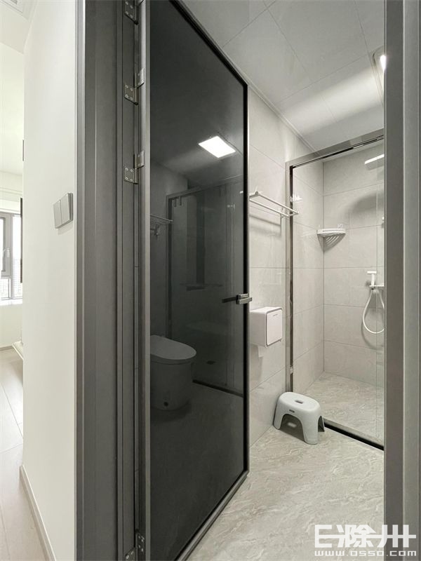 驱车一小时看了一个二十米的古镇,驱车半个小时才到达目的地